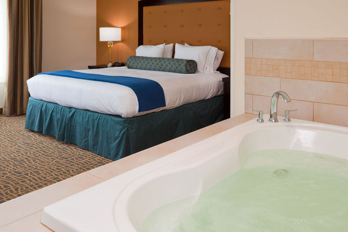 Imagen de los interiores del Hotel Holiday Inn Express and Suites Mobile/saraland, An Ihg. Foto 13