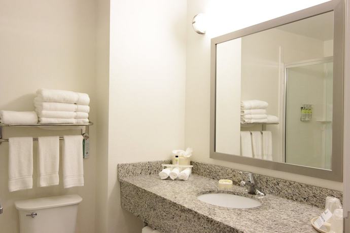 Imagen de la habitación del Hotel Holiday Inn Express and Suites Montgomery, an IHG. Foto 12