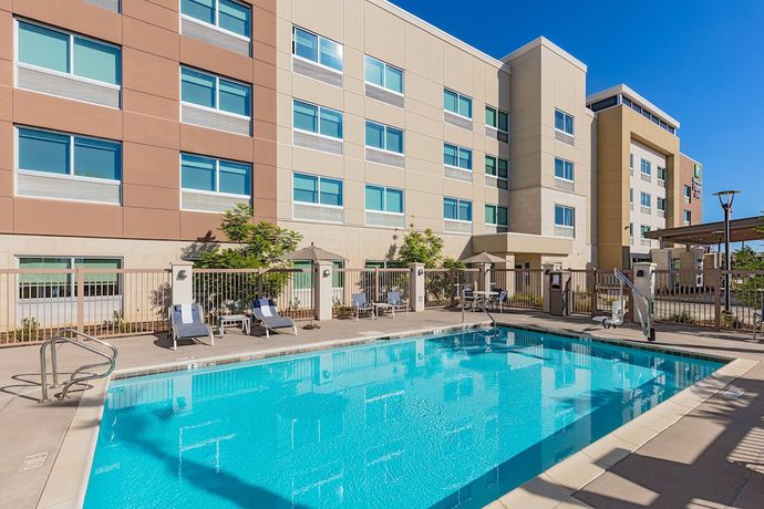 Imagen de la piscina del Hotel Holiday Inn Express and Suites Moreno Valley - Riverside, an IHG. Foto 19