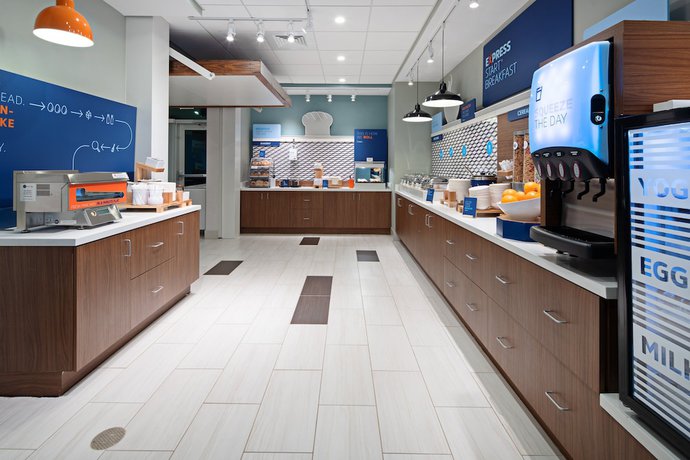 Imagen del bar/restaurante del Hotel Holiday Inn Express and Suites Murrieta, an IHG. Foto 4