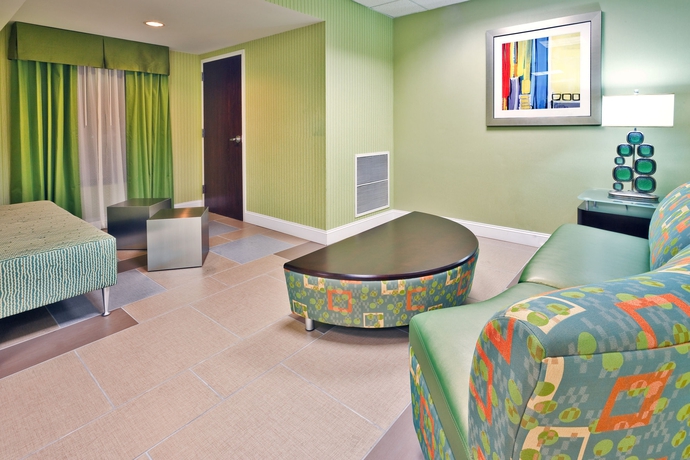 Imagen de los interiores del Hotel Holiday Inn Express and Suites Nashville - Brentwood I-65. Foto 12