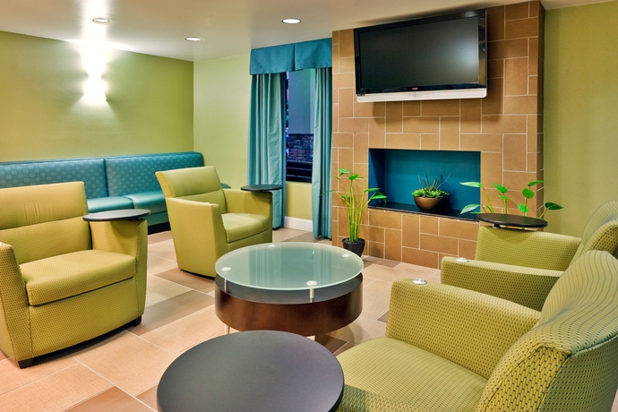 Imagen de los interiores del Hotel Holiday Inn Express and Suites Nashville - Brentwood I-65. Foto 14