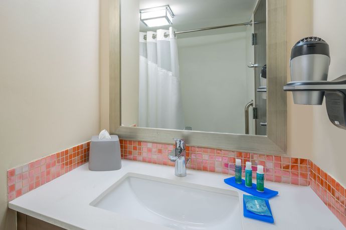 Imagen de la habitación del Hotel Holiday Inn Express and Suites Nassau. Foto 16