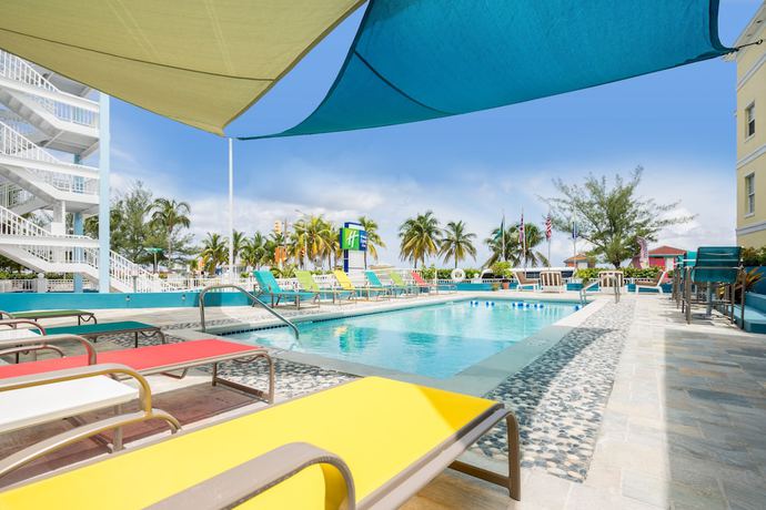 Imagen de la piscina del Hotel Holiday Inn Express and Suites Nassau. Foto 19