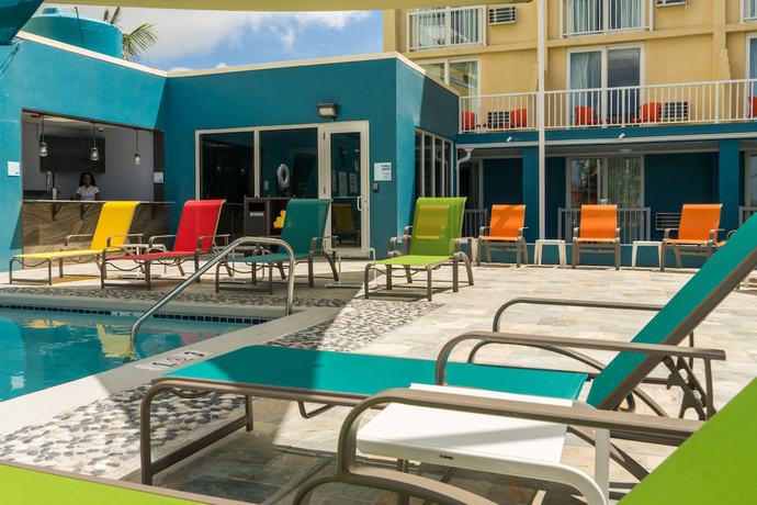 Imagen de la piscina del Hotel Holiday Inn Express and Suites Nassau. Foto 20