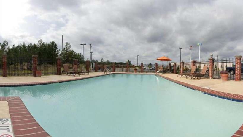 Imagen de la piscina del Hotel Holiday Inn Express and Suites Natchitoches, an IHG. Foto 20