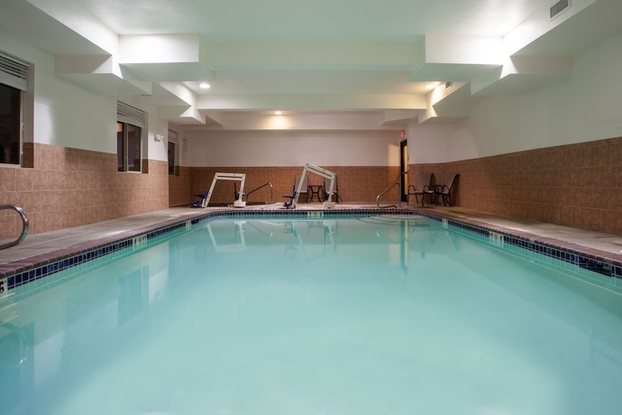 Imagen de la piscina del Hotel Holiday Inn Express and Suites Newport, An Ihg. Foto 17