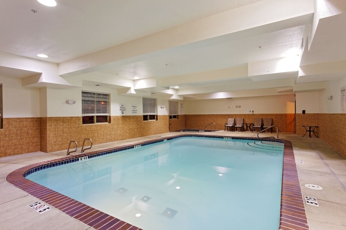 Imagen de la piscina del Hotel Holiday Inn Express and Suites Newport, An Ihg. Foto 18