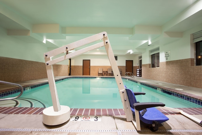 Imagen de la piscina del Hotel Holiday Inn Express and Suites Newport, An Ihg. Foto 19