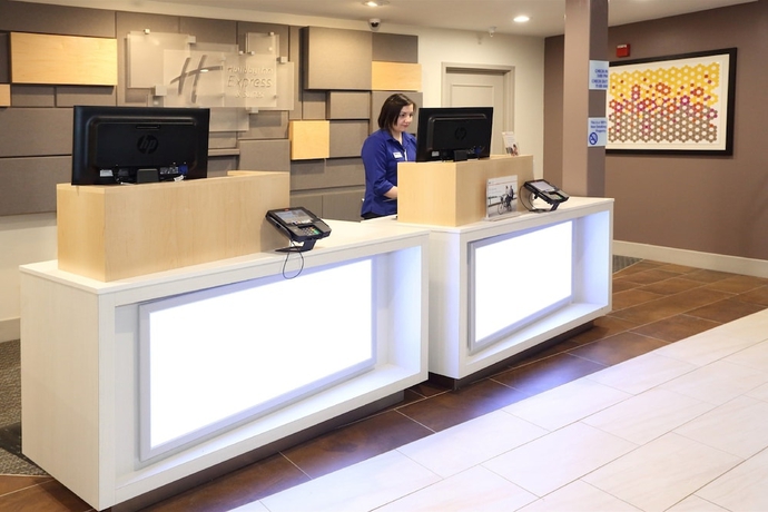 Imagen de los interiores del Hotel Holiday Inn Express and Suites Newport News, An Ihg. Foto 16