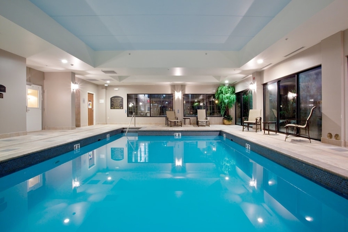 Imagen de la piscina del Hotel Holiday Inn Express and Suites Newport News, An Ihg. Foto 19