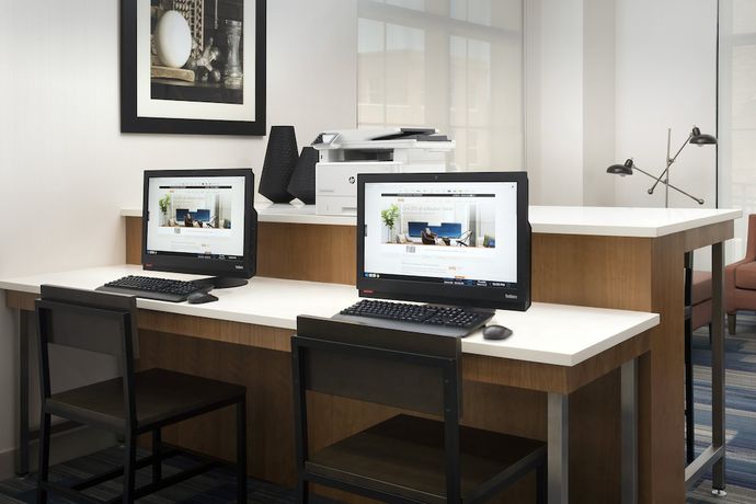 Imagen de los interiores del Hotel Holiday Inn Express and Suites North Brunswick, an IHG. Foto 17