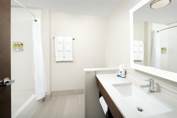 Imagen de la habitación del Hotel Holiday Inn Express and Suites North Brunswick, an IHG. Foto 11