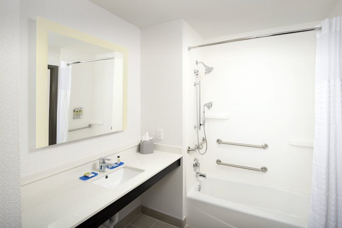 Imagen de la habitación del Hotel Holiday Inn Express and Suites North Brunswick, an IHG. Foto 13