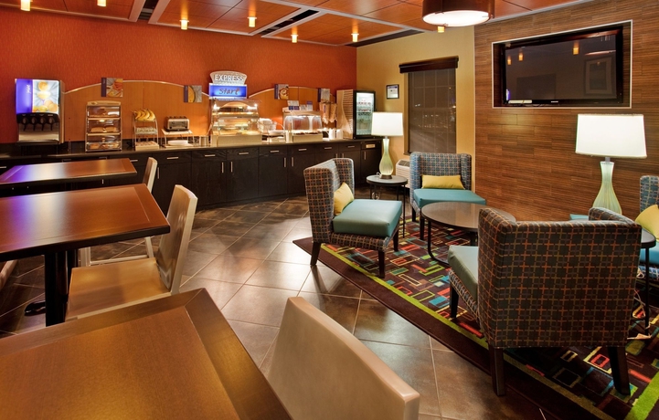 Imagen del bar/restaurante del Hotel Holiday Inn Express and Suites North Kansas City, An Ihg. Foto 2