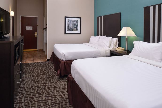 Imagen de la habitación del Hotel Holiday Inn Express and Suites North Lima, An Ihg. Foto 5
