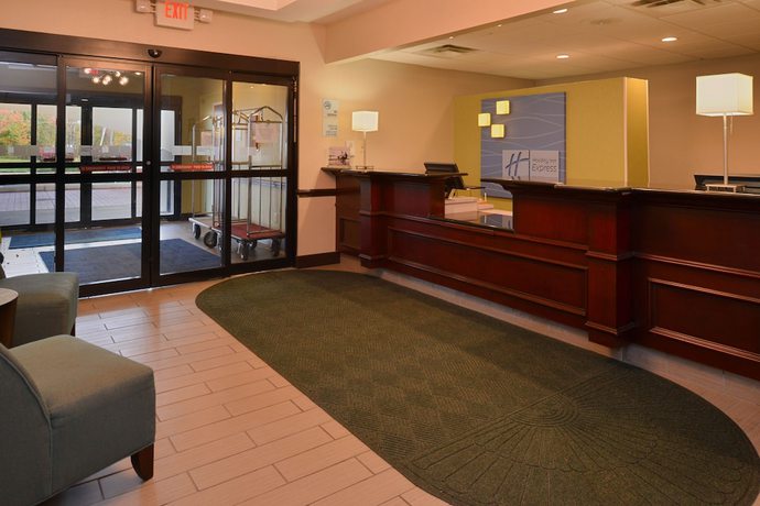 Imagen de los interiores del Hotel Holiday Inn Express and Suites North Lima, An Ihg. Foto 18