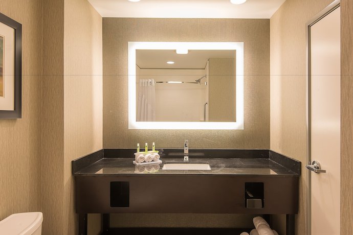 Imagen de la habitación del Hotel Holiday Inn Express and Suites Norwood-boston Area, An Ihg. Foto 2