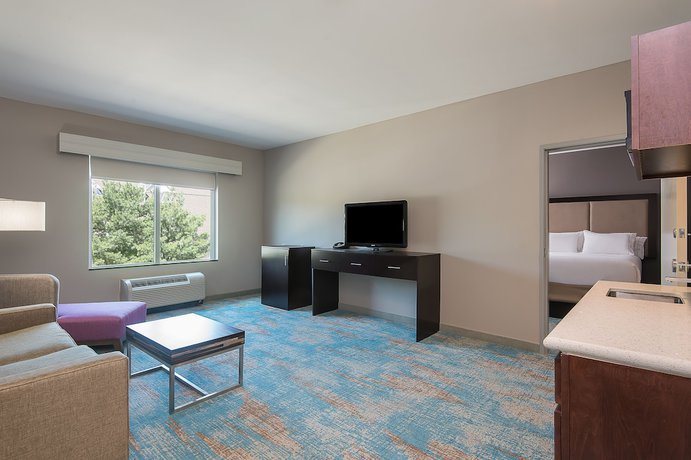 Imagen de la habitación del Hotel Holiday Inn Express and Suites Norwood-boston Area, An Ihg. Foto 7