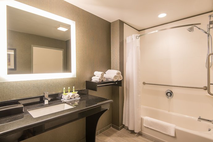 Imagen de la habitación del Hotel Holiday Inn Express and Suites Norwood-boston Area, An Ihg. Foto 16