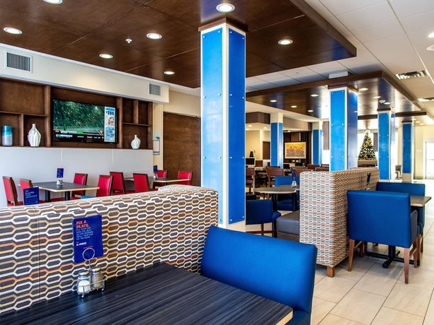 Imagen de los interiores del Hotel Holiday Inn Express and Suites Oklahoma City Airport, an IHG. Foto 17
