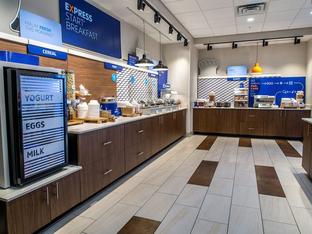 Imagen del bar/restaurante del Hotel Holiday Inn Express and Suites Oklahoma City Airport, an IHG. Foto 5