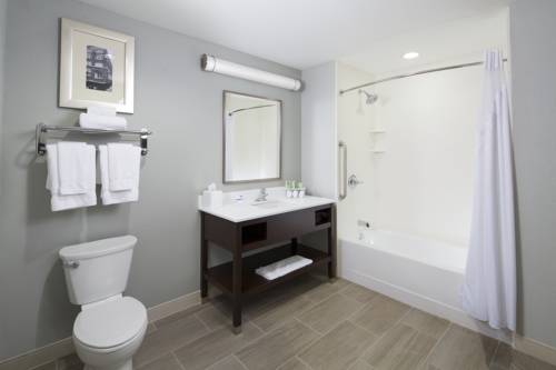 Imagen de la habitación del Hotel Holiday Inn Express and Suites Oklahoma City Dwtn - Bricktown, An Ihg. Foto 4