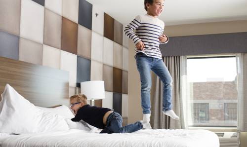 Imagen de la habitación del Hotel Holiday Inn Express and Suites Oklahoma City Dwtn - Bricktown, An Ihg. Foto 6