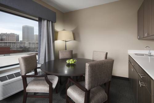 Imagen de la habitación del Hotel Holiday Inn Express and Suites Oklahoma City Dwtn - Bricktown, An Ihg. Foto 16