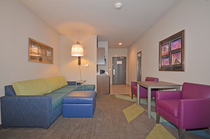 Imagen de la habitación del Hotel Holiday Inn Express and Suites Oklahoma City Mid - Arpt Area, An Ihg. Foto 9