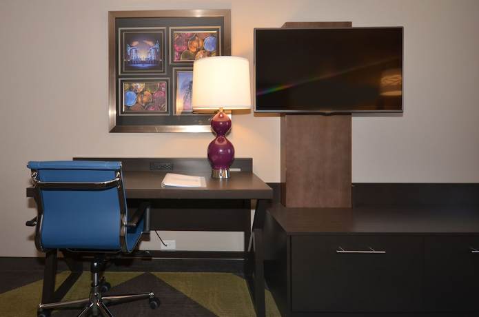 Imagen de la habitación del Hotel Holiday Inn Express and Suites Oklahoma City Mid - Arpt Area, An Ihg. Foto 10