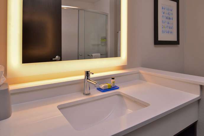 Imagen de la habitación del Hotel Holiday Inn Express and Suites Olathe West, an IHG. Foto 4