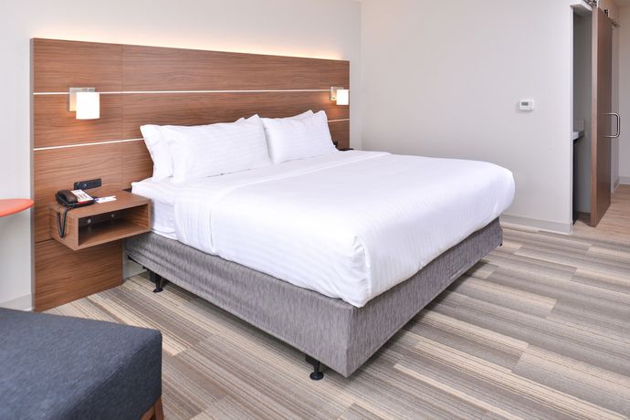 Imagen de la habitación del Hotel Holiday Inn Express and Suites Omaha Airport, An Ihg. Foto 9