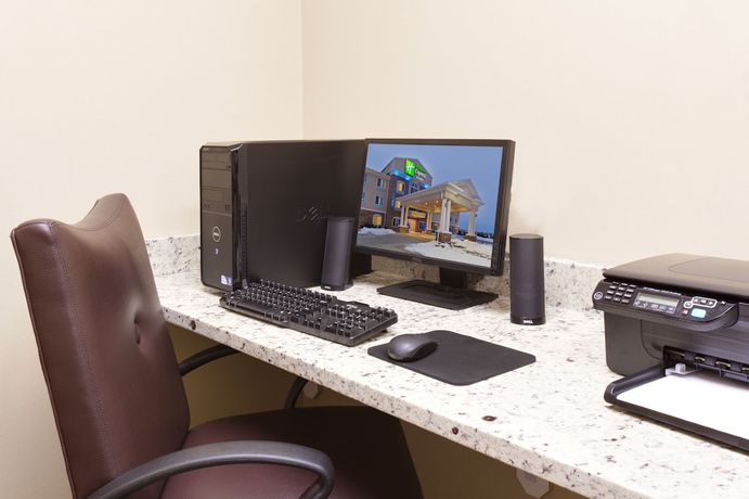 Imagen de los interiores del Hotel Holiday Inn Express and Suites Omaha I-80, an IHG. Foto 18