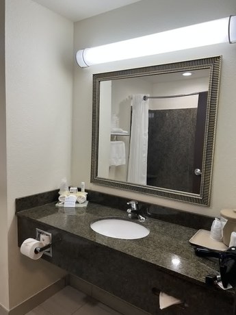 Imagen de la habitación del Hotel Holiday Inn Express and Suites Omaha I-80, an IHG. Foto 13