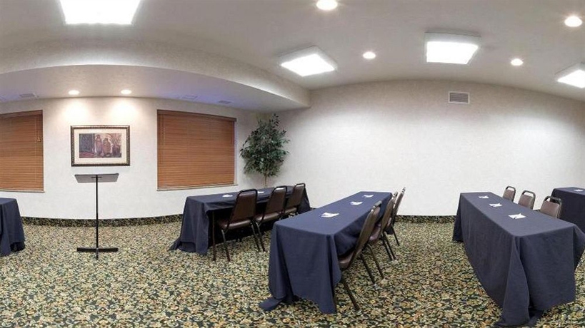 Imagen de los interiores del Hotel Holiday Inn Express and Suites Omaha West. Foto 8