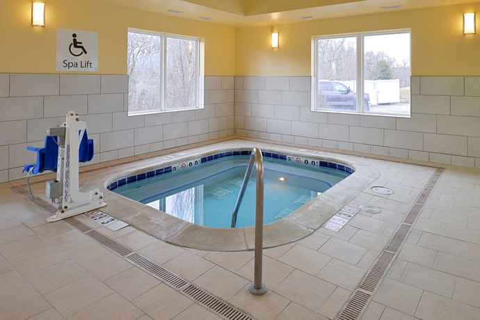 Imagen de la piscina del Hotel Holiday Inn Express and Suites Omaha West. Foto 14