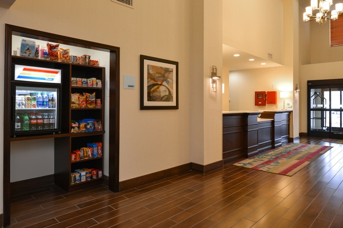 Imagen del bar/restaurante del Hotel Holiday Inn Express and Suites Omaha West. Foto 2