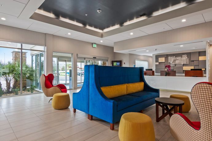 Imagen de los interiores del Hotel Holiday Inn Express and Suites Orlando - Lake Buena Vista, an IHG Hotel. Foto 19