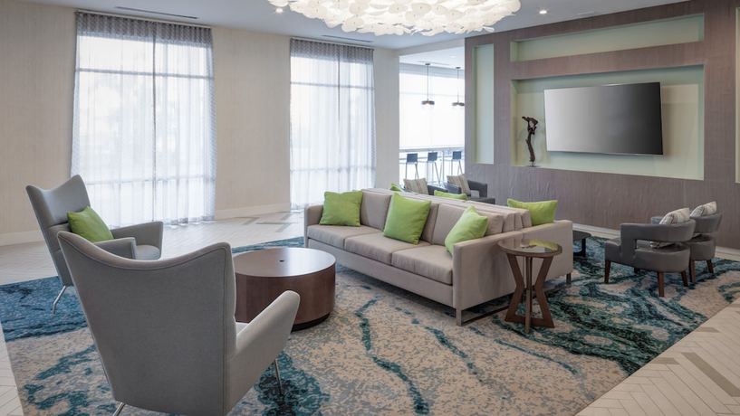 Imagen de los interiores del Hotel Holiday Inn Express and Suites Orlando at SeaWorld. Foto 16