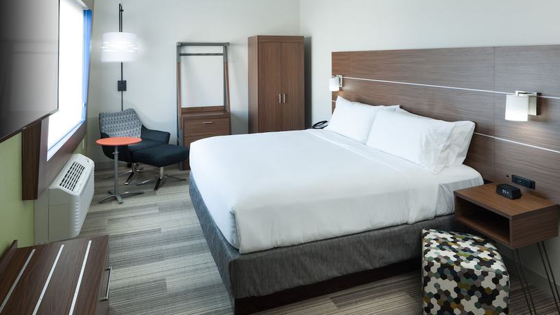 Imagen de la habitación del Hotel Holiday Inn Express and Suites Orlando at SeaWorld. Foto 10