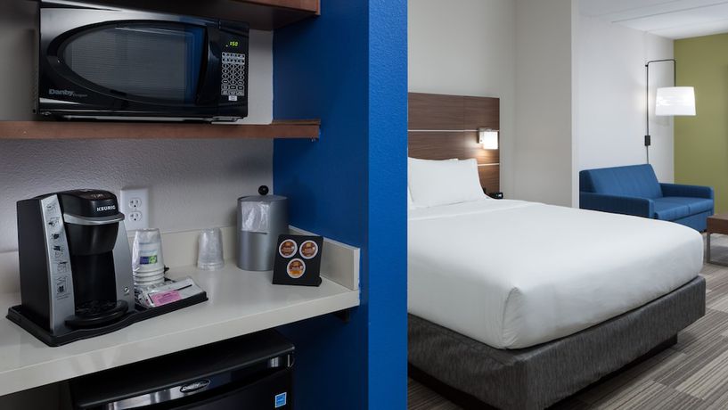 Imagen de la habitación del Hotel Holiday Inn Express and Suites Orlando at SeaWorld. Foto 12