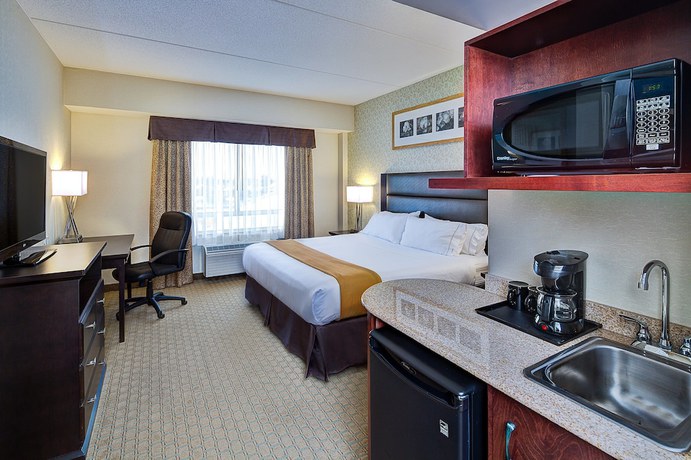 Imagen de la habitación del Hotel Holiday Inn Express and Suites Ottawa Airport, An Ihg. Foto 6
