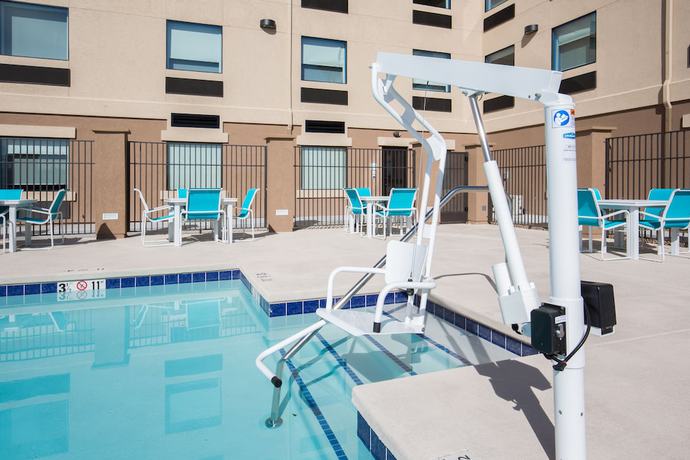 Imagen de la piscina del Hotel Holiday Inn Express and Suites Pahrump, An Ihg. Foto 19