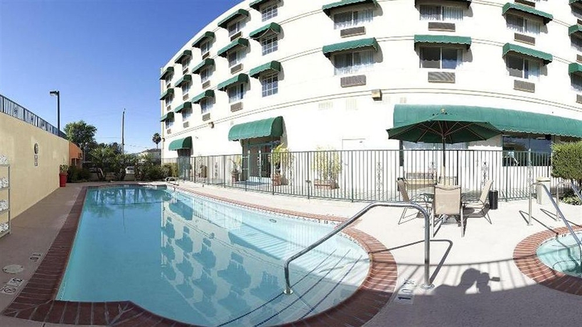 Imagen de la piscina del Hotel Holiday Inn Express and Suites Pasadena-colorado Blvd, An Ihg. Foto 11