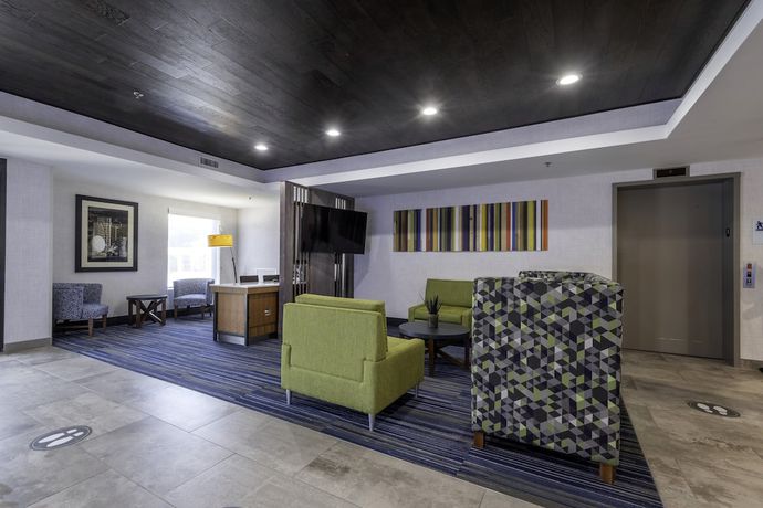 Imagen de los interiores del Hotel Holiday Inn Express and Suites Petersburg-dinwiddie, An Ihg. Foto 16