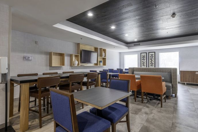 Imagen de los interiores del Hotel Holiday Inn Express and Suites Petersburg-dinwiddie, An Ihg. Foto 17