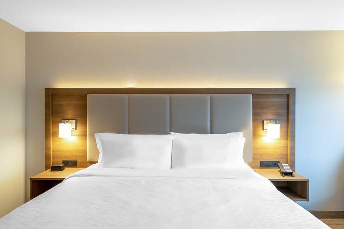 Imagen de la habitación del Hotel Holiday Inn Express and Suites Phoenix - Airport North, an IHG. Foto 13