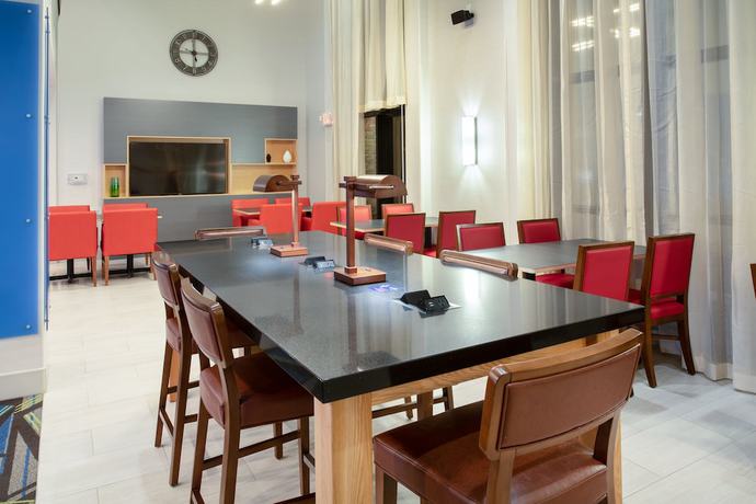 Imagen de los interiores del Hotel Holiday Inn Express and Suites Phoenix - Glendale Sports Dist, an IHG. Foto 17