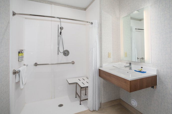 Imagen de la habitación del Hotel Holiday Inn Express and Suites Phoenix - Glendale Sports Dist, an IHG. Foto 16
